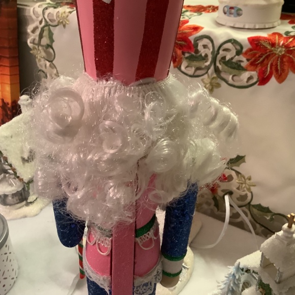 Candy cane nutcracker - Picture 6 of 7